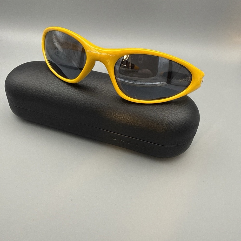 Oakley Minute 1.0 Authentic Sunglasses Vintage Made in USA Yellow Wrap w/ case